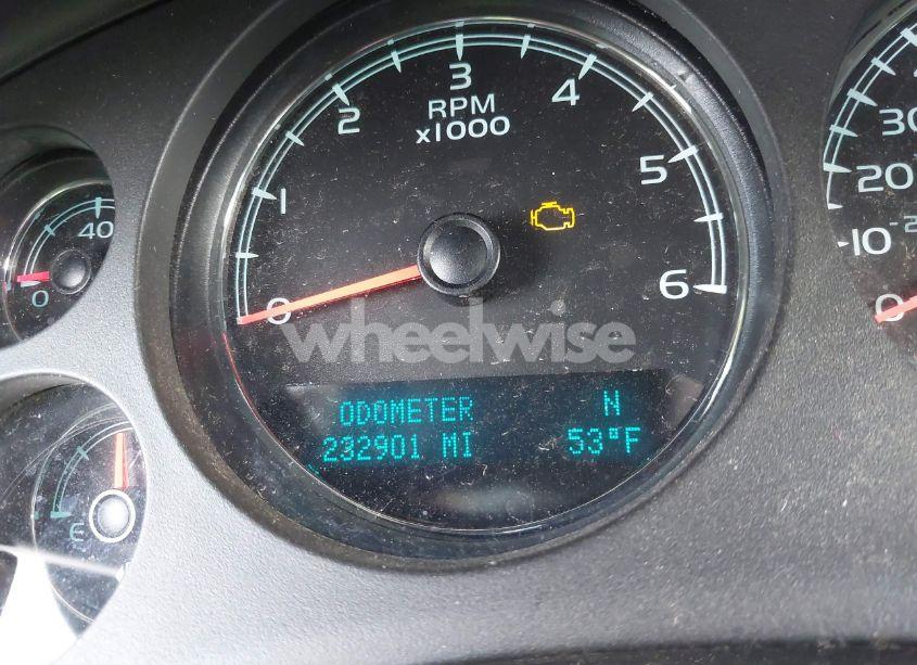 Photo 15 of 2011 Chevrolet Suburban 1500 LTZ (VIN 1GNSKKE37BR331312)