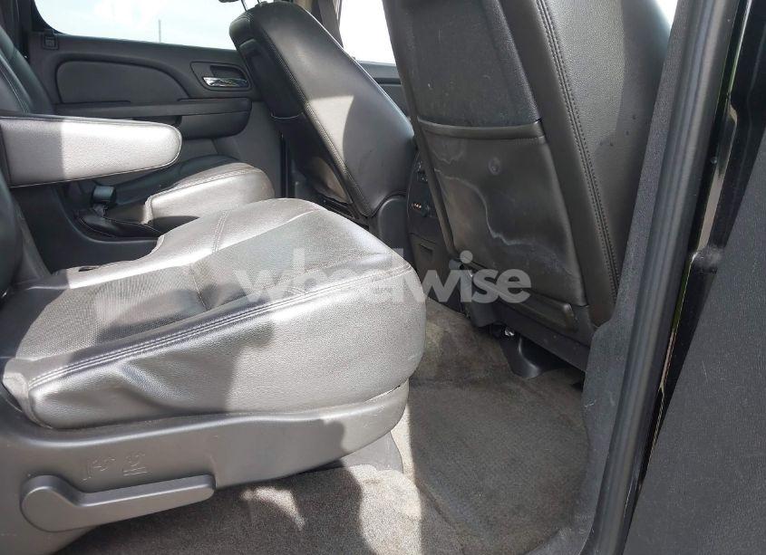 Photo 8 of 2011 Chevrolet Suburban 1500 LTZ (VIN 1GNSKKE37BR331312)