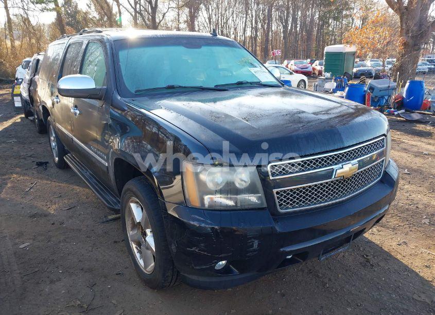 2011 Chevrolet Suburban 1500 LTZ (VIN 1GNSKKE38BR102914) main photo