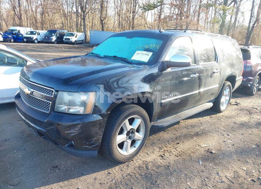 Photo 2 of 2011 Chevrolet Suburban 1500 LTZ (VIN 1GNSKKE38BR102914)