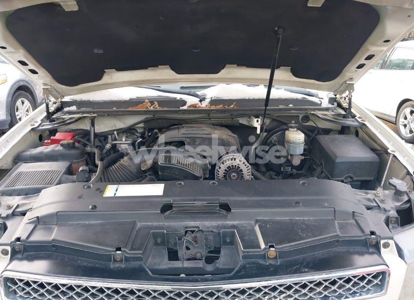 Photo 10 of 2011 Chevrolet Suburban 1500 LTZ (VIN 1GNSKKE38BR231882)