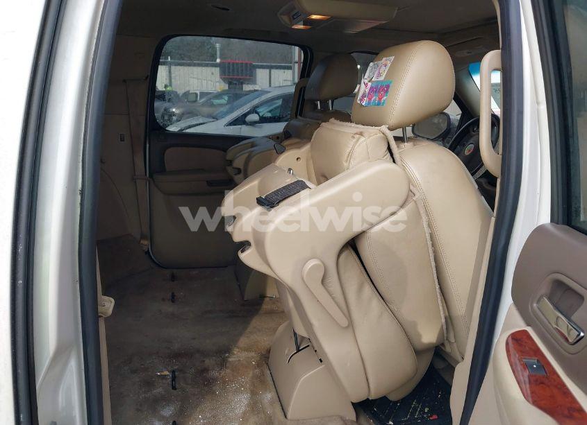 Photo 8 of 2011 Chevrolet Suburban 1500 LTZ (VIN 1GNSKKE38BR231882)