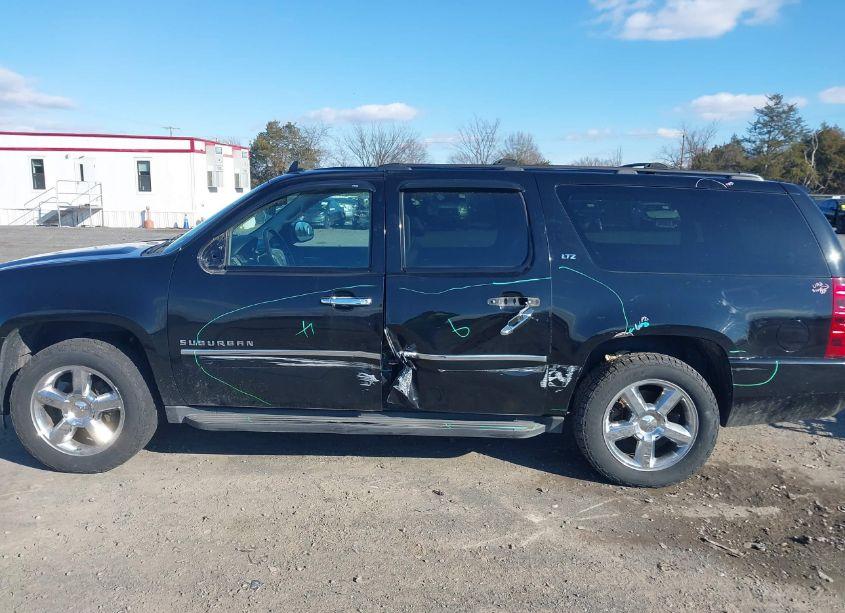 Photo 14 of 2011 Chevrolet Suburban 1500 LTZ (VIN 1GNSKKE3XBR171264)