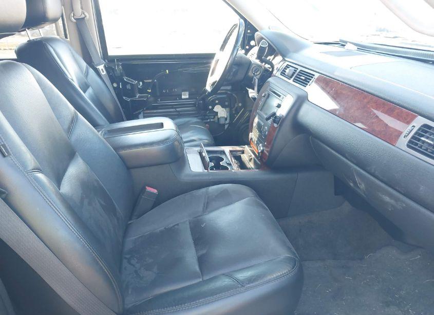 Photo 5 of 2011 Chevrolet Suburban 1500 LTZ (VIN 1GNSKKE3XBR171264)