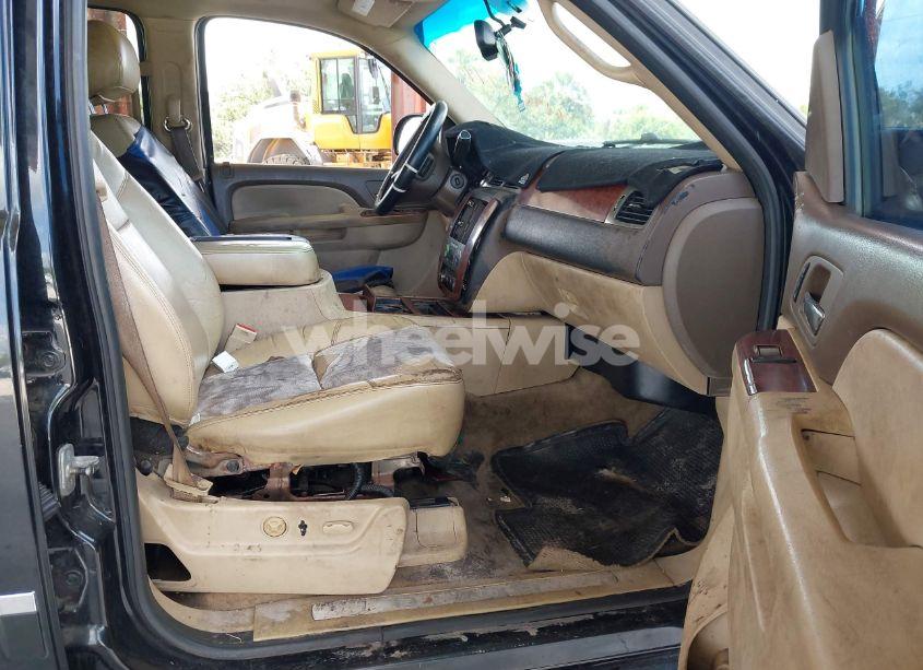 Photo 5 of 2011 Chevrolet Suburban 1500 LTZ (VIN 1GNSKKE3XBR180241)