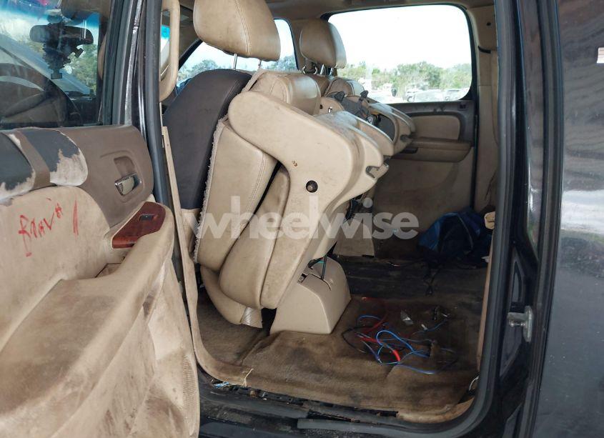 Photo 8 of 2011 Chevrolet Suburban 1500 LTZ (VIN 1GNSKKE3XBR180241)