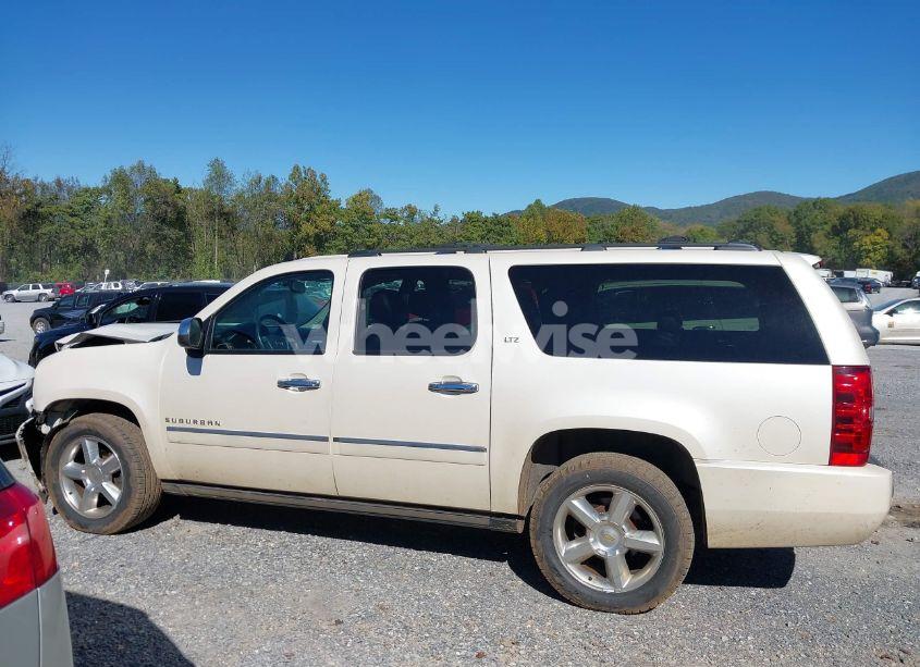 Photo 15 of 2013 Chevrolet Suburban 1500 LTZ (VIN 1GNSKKE70DR329679)