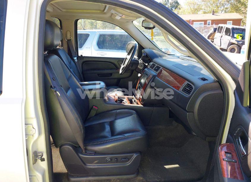 Photo 5 of 2013 Chevrolet Suburban 1500 LTZ (VIN 1GNSKKE70DR329679)