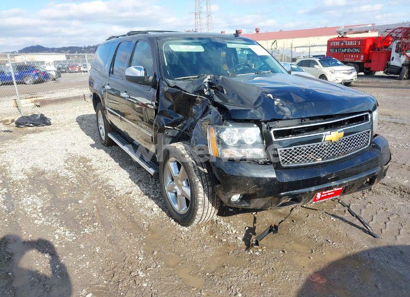 2014 Chevrolet Suburban 1500 LTZ (VIN 1GNSKKE70ER137678) main photo