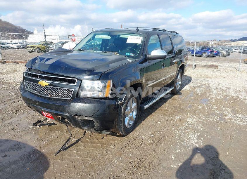 Photo 2 of 2014 Chevrolet Suburban 1500 LTZ (VIN 1GNSKKE70ER137678)