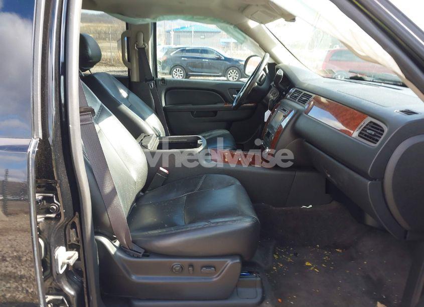 Photo 5 of 2014 Chevrolet Suburban 1500 LTZ (VIN 1GNSKKE70ER137678)