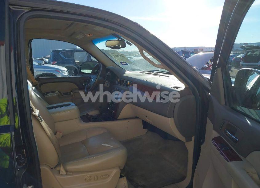 Photo 5 of 2013 Chevrolet Suburban 1500 LTZ (VIN 1GNSKKE72DR317310)