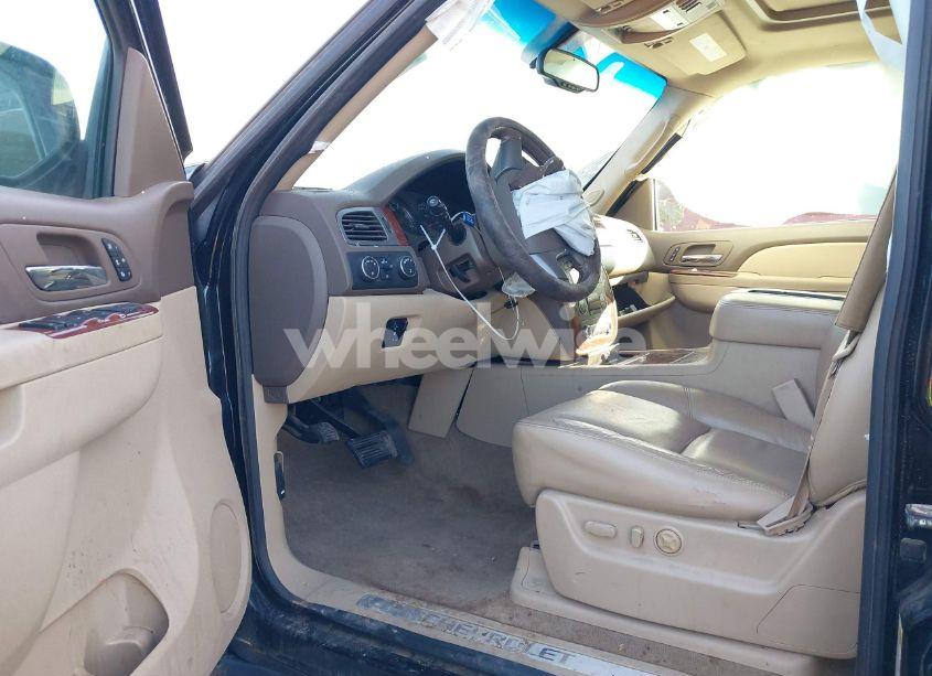 Photo 5 of 2012 Chevrolet Suburban 1500 LTZ (VIN 1GNSKKE75CR133445)