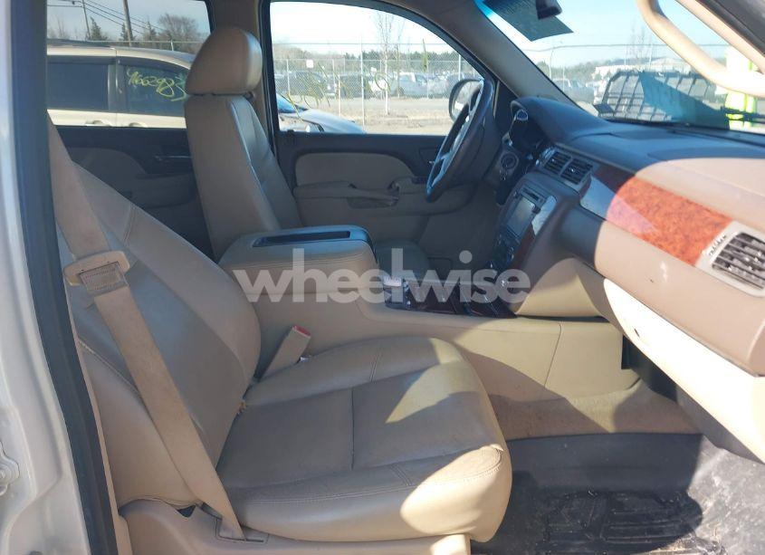 Photo 5 of 2013 Chevrolet Suburban 1500 LTZ (VIN 1GNSKKE75DR211952)