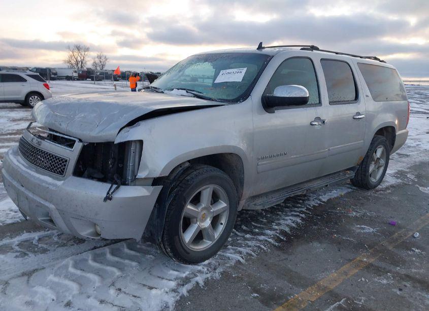 Photo 2 of 2013 Chevrolet Suburban 1500 LTZ (VIN 1GNSKKE77DR170966)