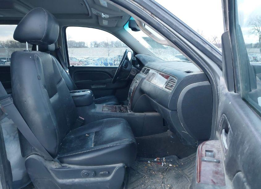 Photo 5 of 2013 Chevrolet Suburban 1500 LTZ (VIN 1GNSKKE77DR170966)