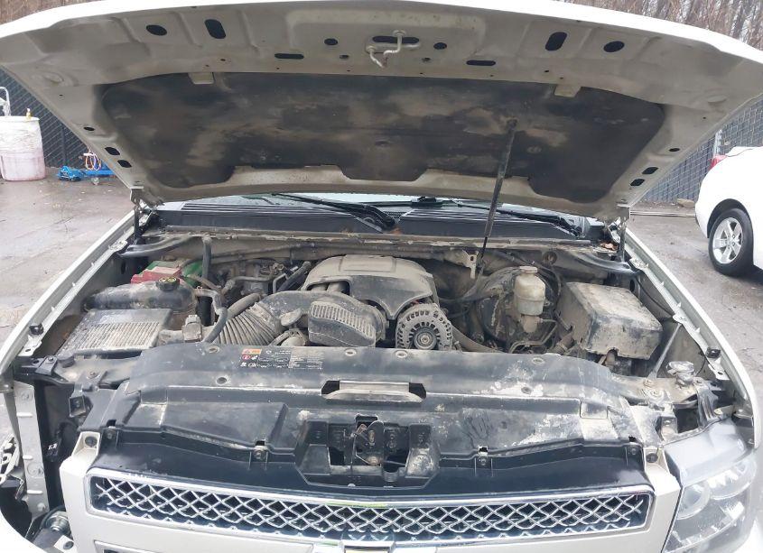 Photo 10 of 2014 Chevrolet Suburban 1500 LTZ (VIN 1GNSKKE77ER176879)