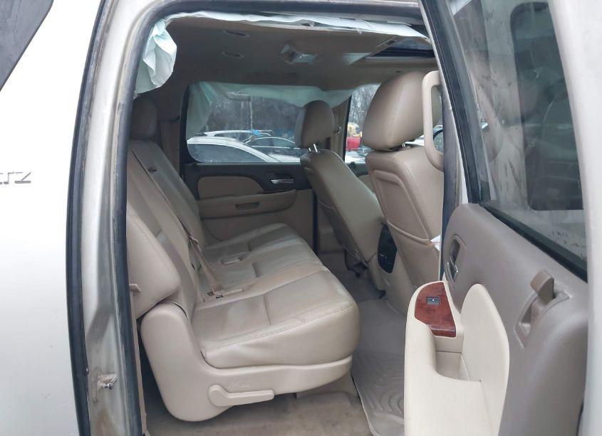 Photo 8 of 2014 Chevrolet Suburban 1500 LTZ (VIN 1GNSKKE77ER176879)