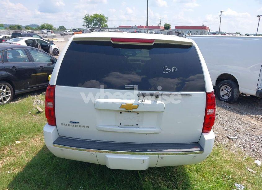 Photo 16 of 2014 Chevrolet Suburban 1500 LTZ (VIN 1GNSKKE78ER134057)