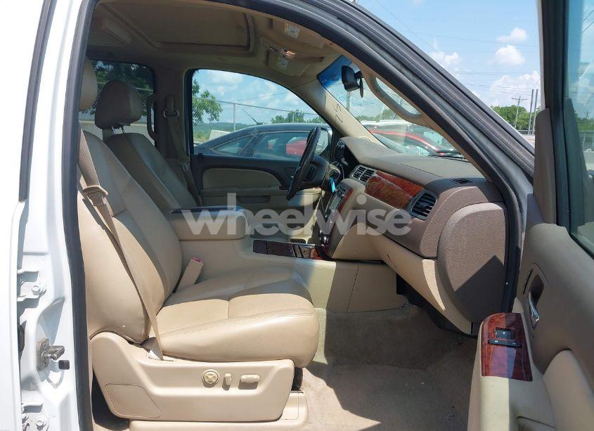 Photo 5 of 2014 Chevrolet Suburban 1500 LTZ (VIN 1GNSKKE78ER134057)