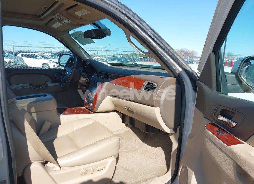 Photo 5 of 2013 Chevrolet Suburban 1500 LTZ (VIN 1GNSKKE79DR109201)