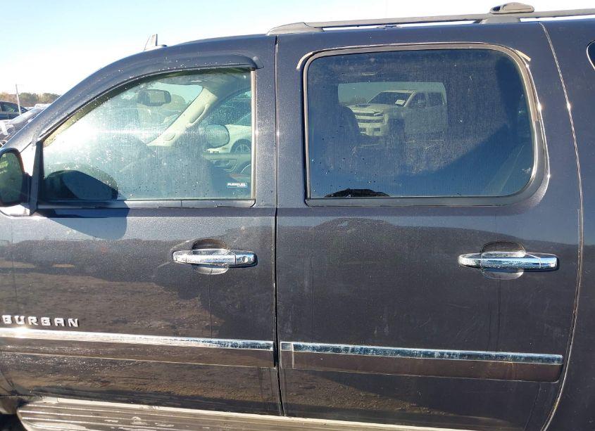 Photo 14 of 2013 Chevrolet Suburban 1500 LTZ (VIN 1GNSKKE79DR175389)