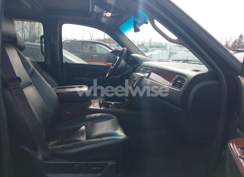 Photo 5 of 2013 Chevrolet Suburban 1500 LTZ (VIN 1GNSKKE79DR183895)