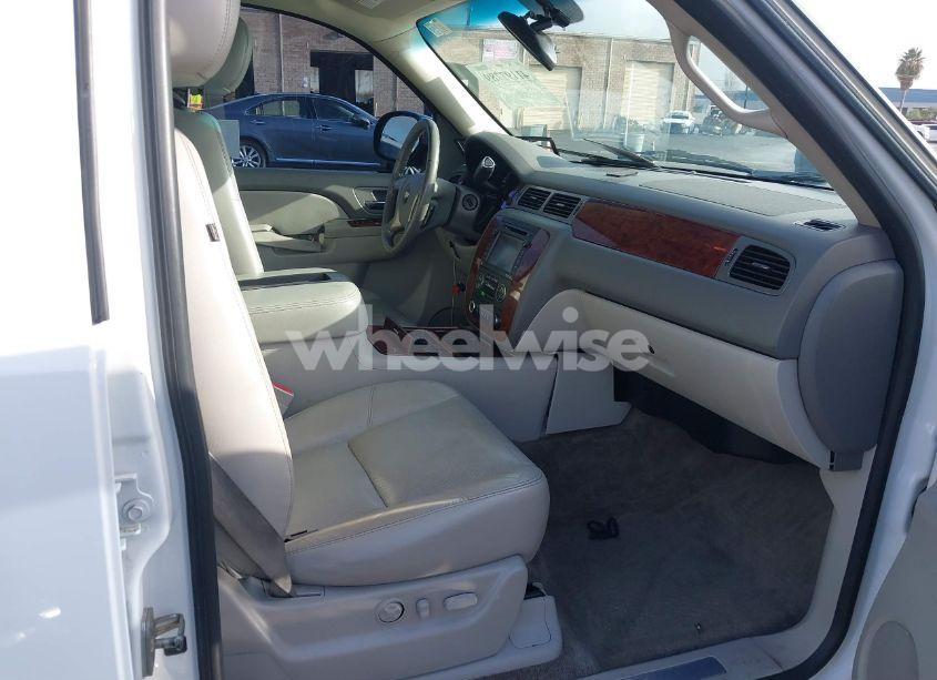 Photo 5 of 2014 Chevrolet Suburban 1500 LTZ (VIN 1GNSKKE79ER139252)