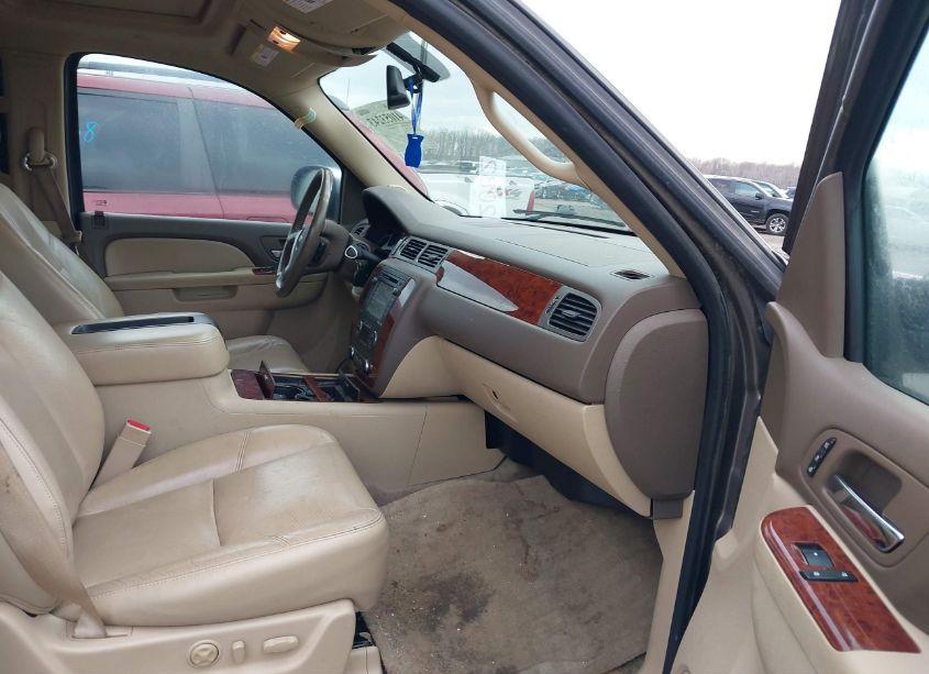 Photo 5 of 2012 Chevrolet Suburban 1500 LTZ (VIN 1GNSKKE7XCR201917)