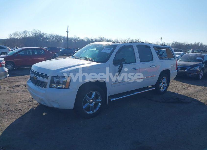 Photo 2 of 2014 Chevrolet Suburban 1500 LTZ (VIN 1GNSKKE7XER146467)