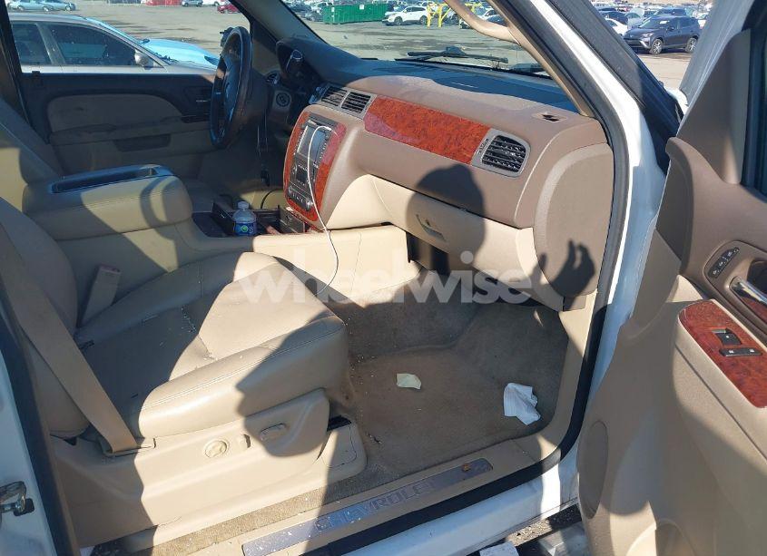 Photo 5 of 2014 Chevrolet Suburban 1500 LTZ (VIN 1GNSKKE7XER146467)