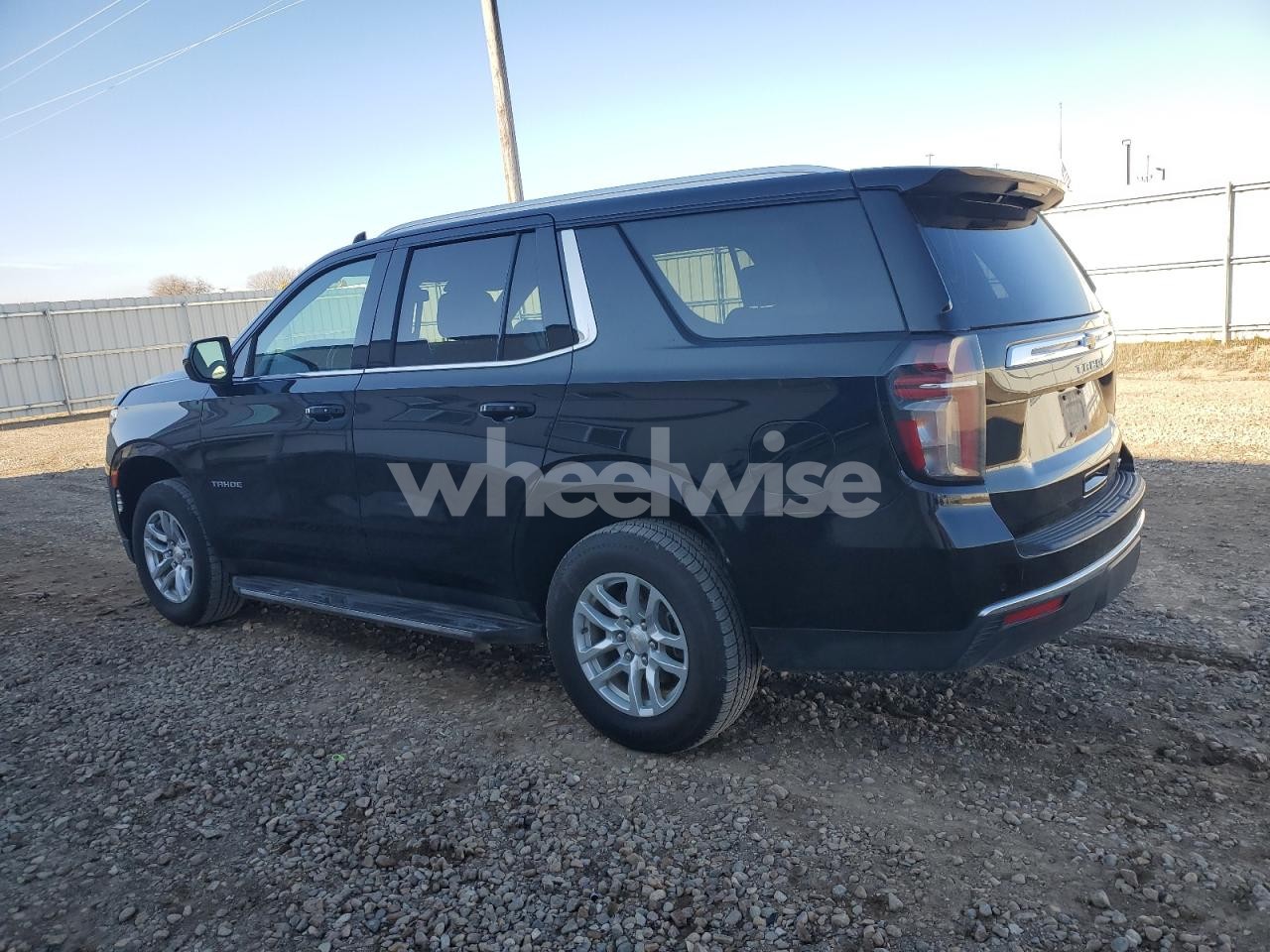 Photo 2 of 2024 CHEVROLET TAHOE K1500 LT (VIN 1GNSKNKD2RR124836)