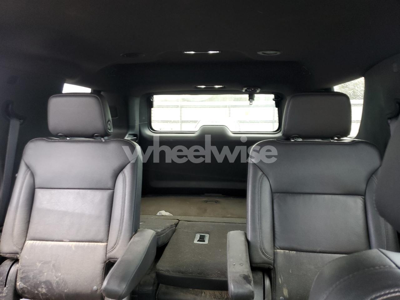 Photo 10 of 2021 CHEVROLET TAHOE K1500 LT (VIN 1GNSKNKD4MR268445)