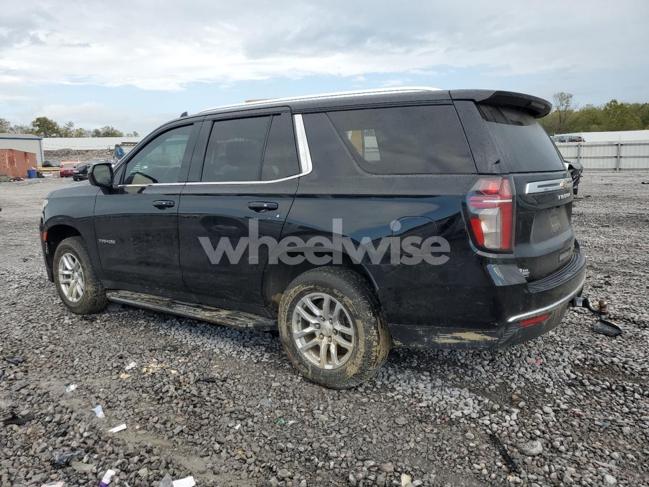 Photo 2 of 2021 CHEVROLET TAHOE K1500 LT (VIN 1GNSKNKD4MR268445)