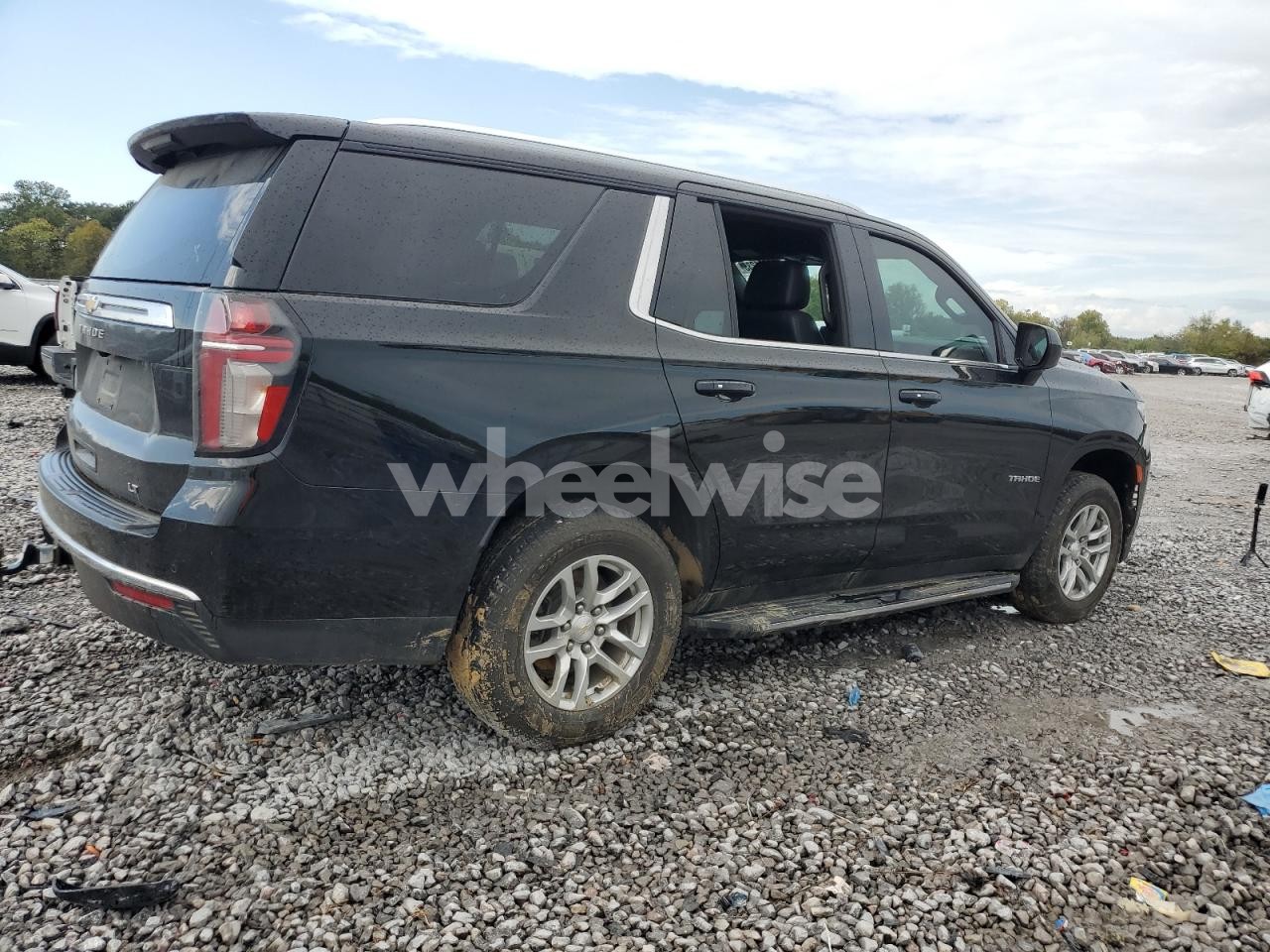 Photo 3 of 2021 CHEVROLET TAHOE K1500 LT (VIN 1GNSKNKD4MR268445)