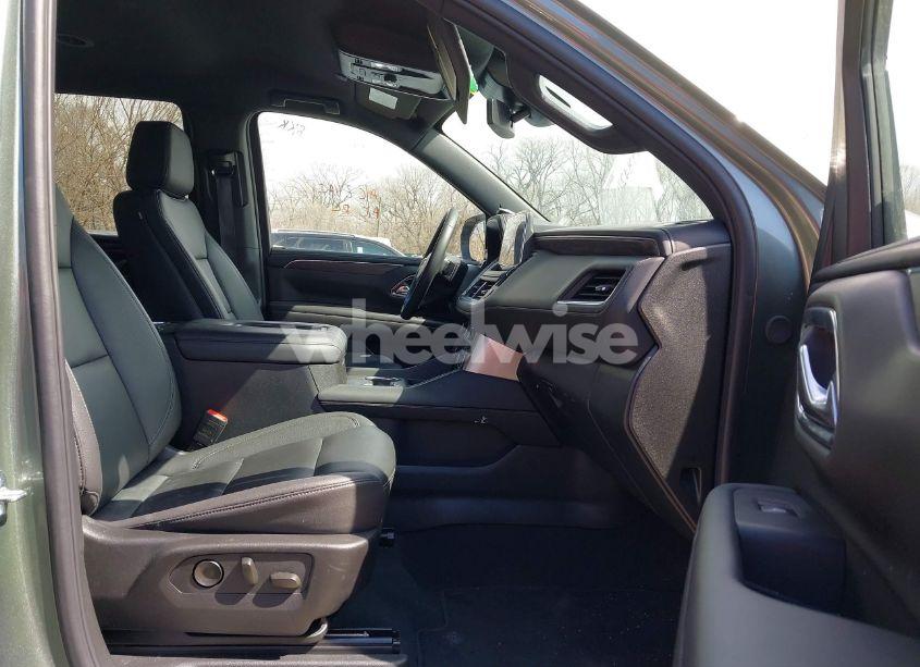 Photo 5 of 2024 Chevrolet Tahoe 4WD LT (VIN 1GNSKNKD9RR243371)