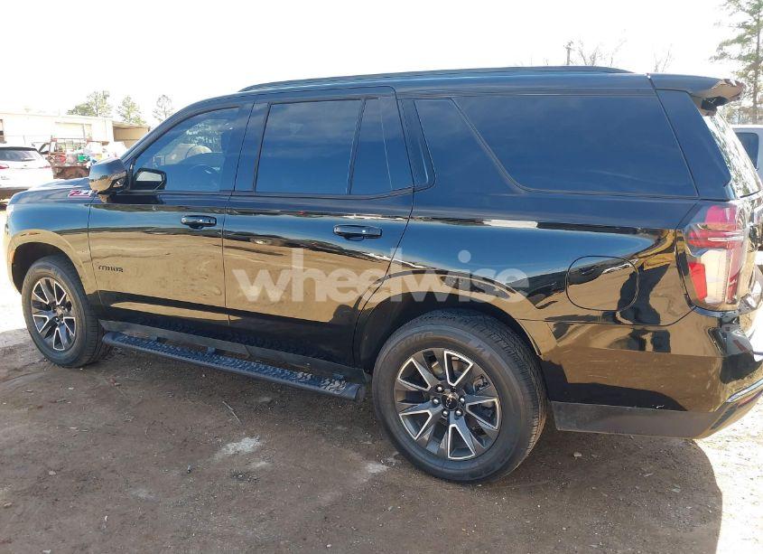 Photo 3 of 2022 Chevrolet Tahoe 4WD Z71 (VIN 1GNSKPKD1NR185780)