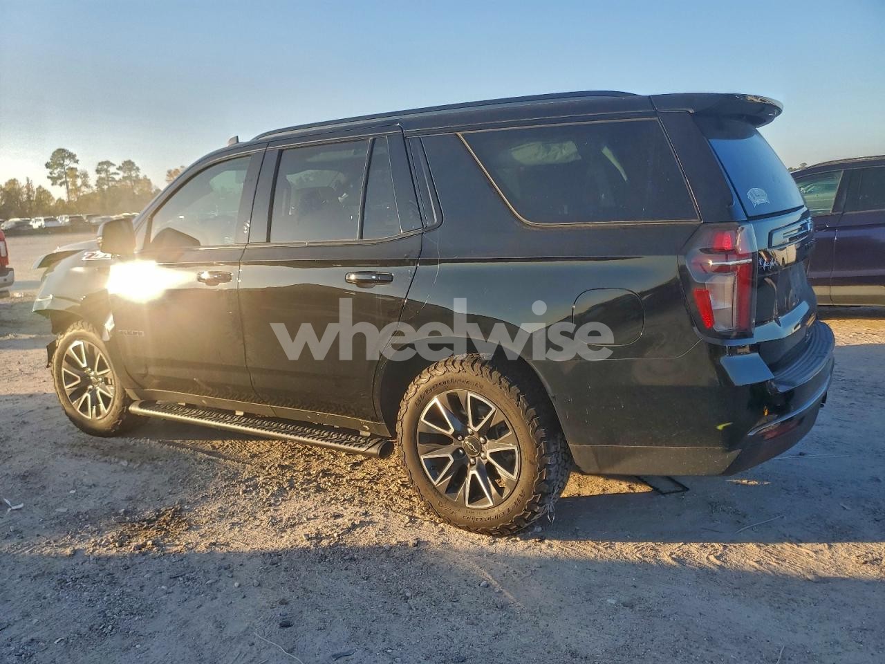 Photo 2 of 2022 CHEVROLET TAHOE K1500 Z71 (VIN 1GNSKPKD5NR295733)