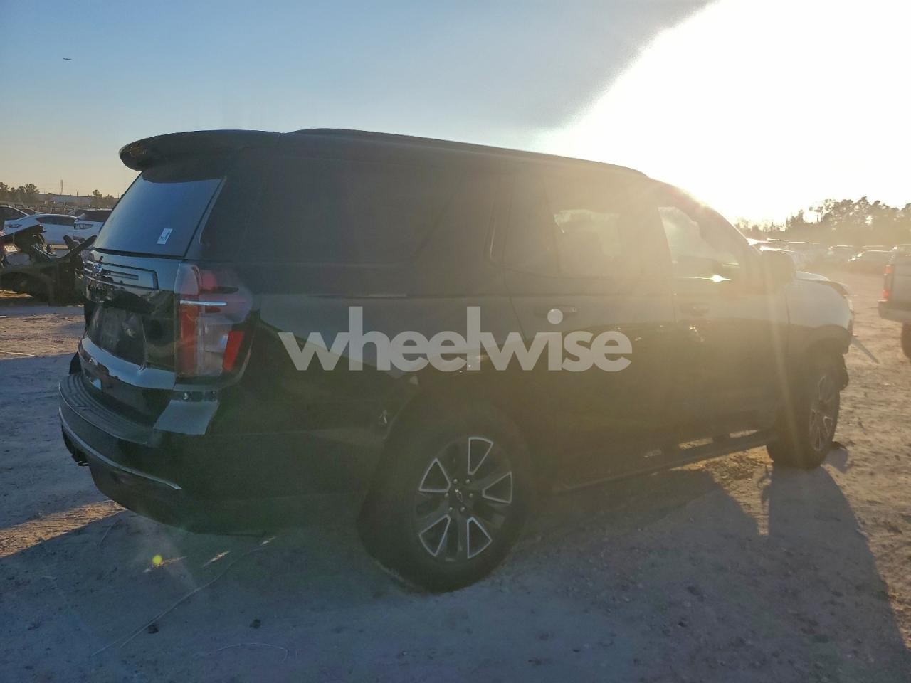 Photo 3 of 2022 CHEVROLET TAHOE K1500 Z71 (VIN 1GNSKPKD5NR295733)