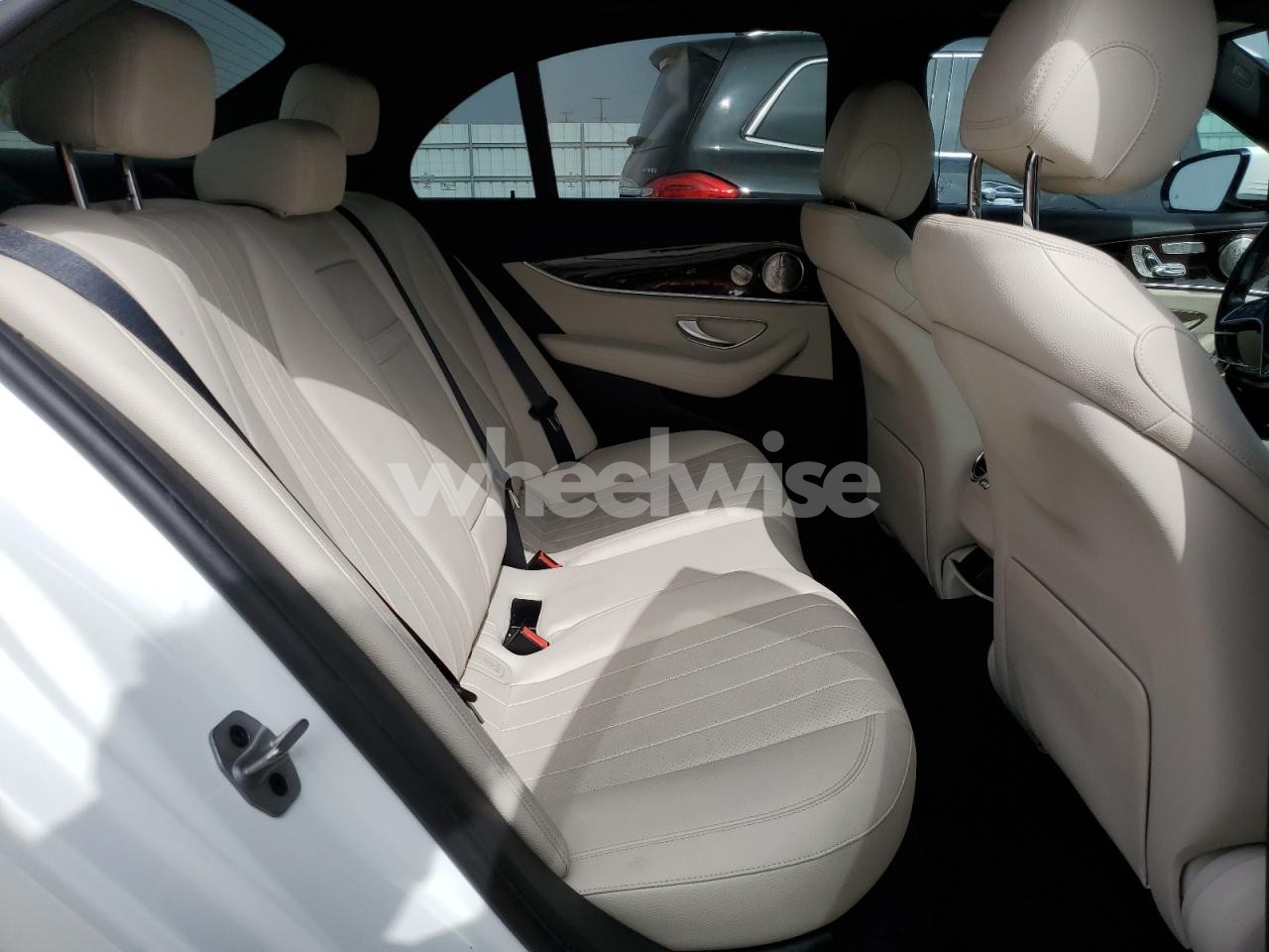 Photo 10 of 2021 MERCEDES-BENZ E 350 (VIN 1GNSKRKD6PR336823)