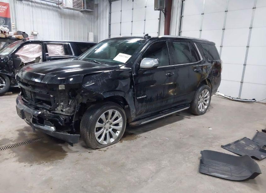 Photo 2 of 2022 Chevrolet Tahoe 4WD PREMIER (VIN 1GNSKSKD0NR325336)