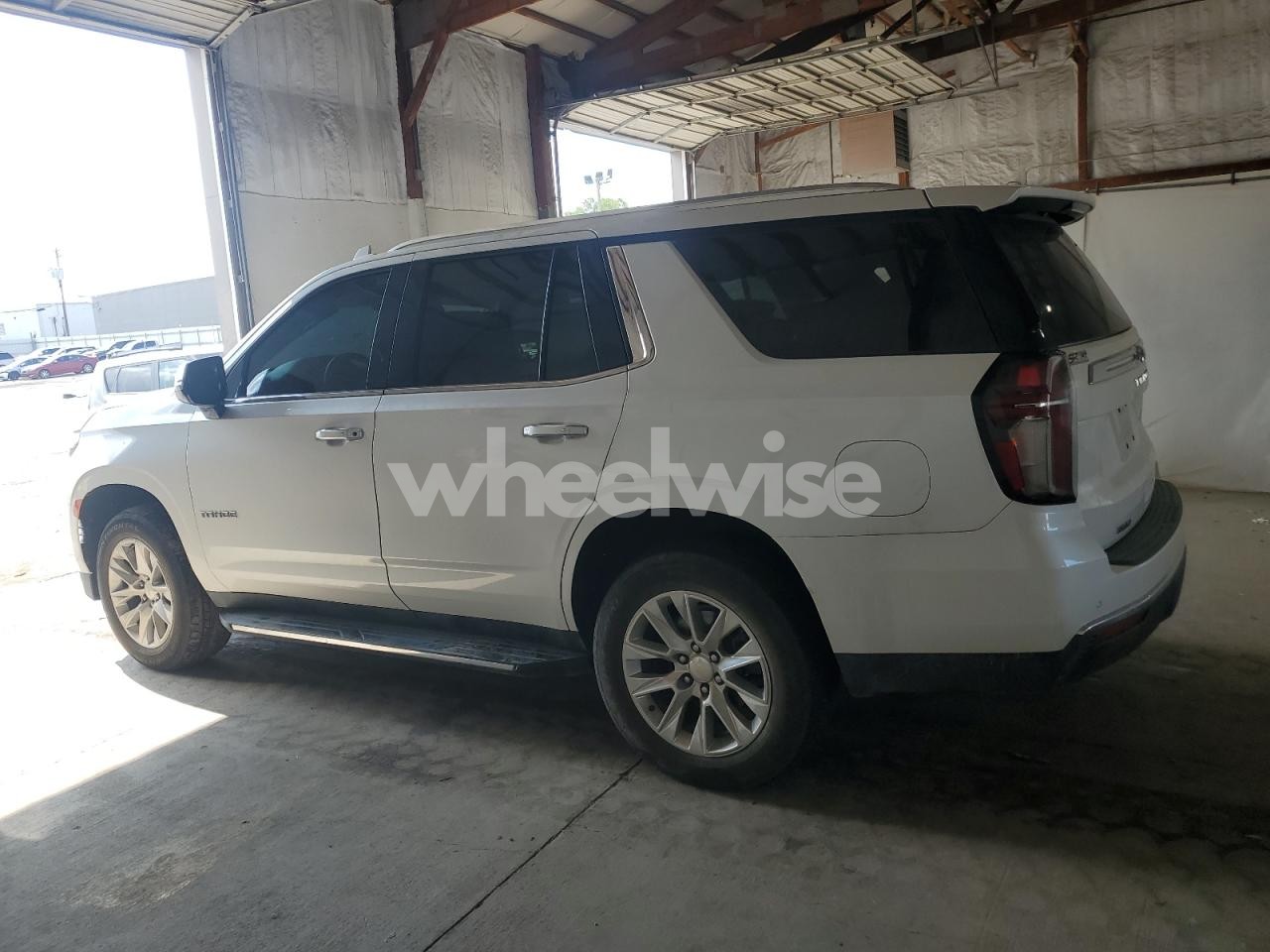 Photo 2 of 2024 CHEVROLET TAHOE K1500 PREMIER (VIN 1GNSKSKTXRR166421)