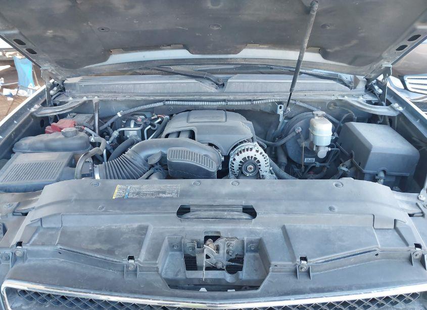 Photo 10 of 2010 Chevrolet Tahoe LS (VIN 1GNUCAE02AR266079)