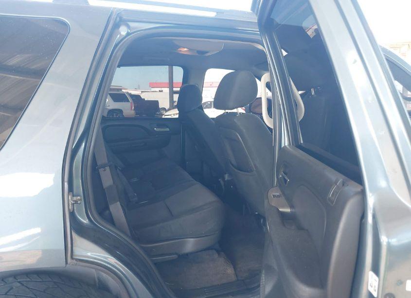 Photo 8 of 2010 Chevrolet Tahoe LS (VIN 1GNUCAE02AR266079)