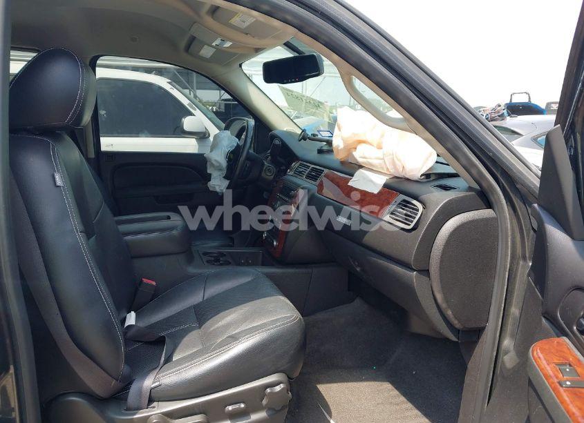 Photo 5 of 2010 Chevrolet Tahoe LS (VIN 1GNUCAE02AR290222)