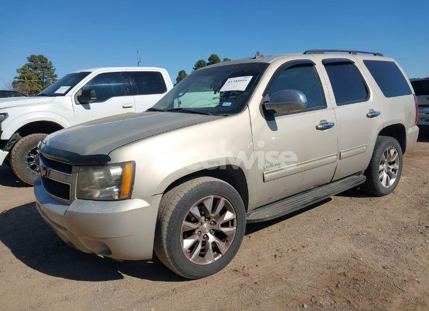 Photo 2 of 2010 Chevrolet Tahoe LS (VIN 1GNUCAE03AR179713)