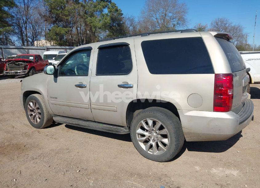 Photo 3 of 2010 Chevrolet Tahoe LS (VIN 1GNUCAE03AR179713)