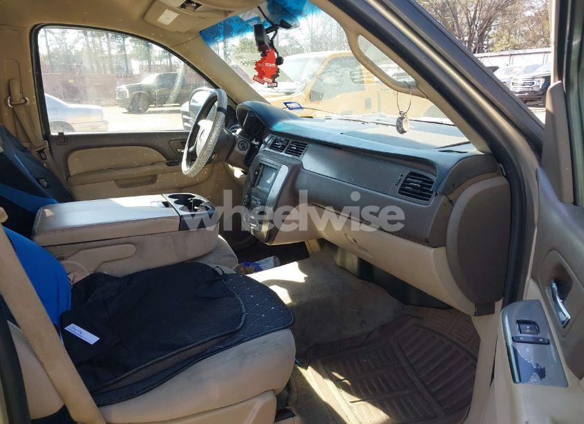 Photo 5 of 2010 Chevrolet Tahoe LS (VIN 1GNUCAE03AR179713)