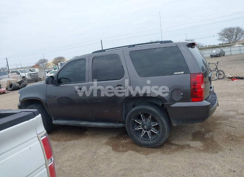 Photo 14 of 2010 Chevrolet Tahoe LS (VIN 1GNUCAE03AR191733)