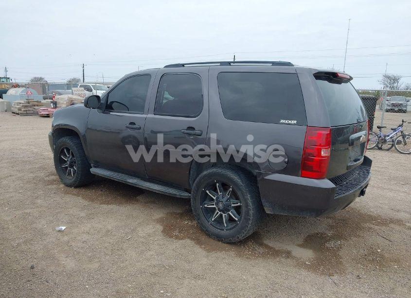 Photo 3 of 2010 Chevrolet Tahoe LS (VIN 1GNUCAE03AR191733)